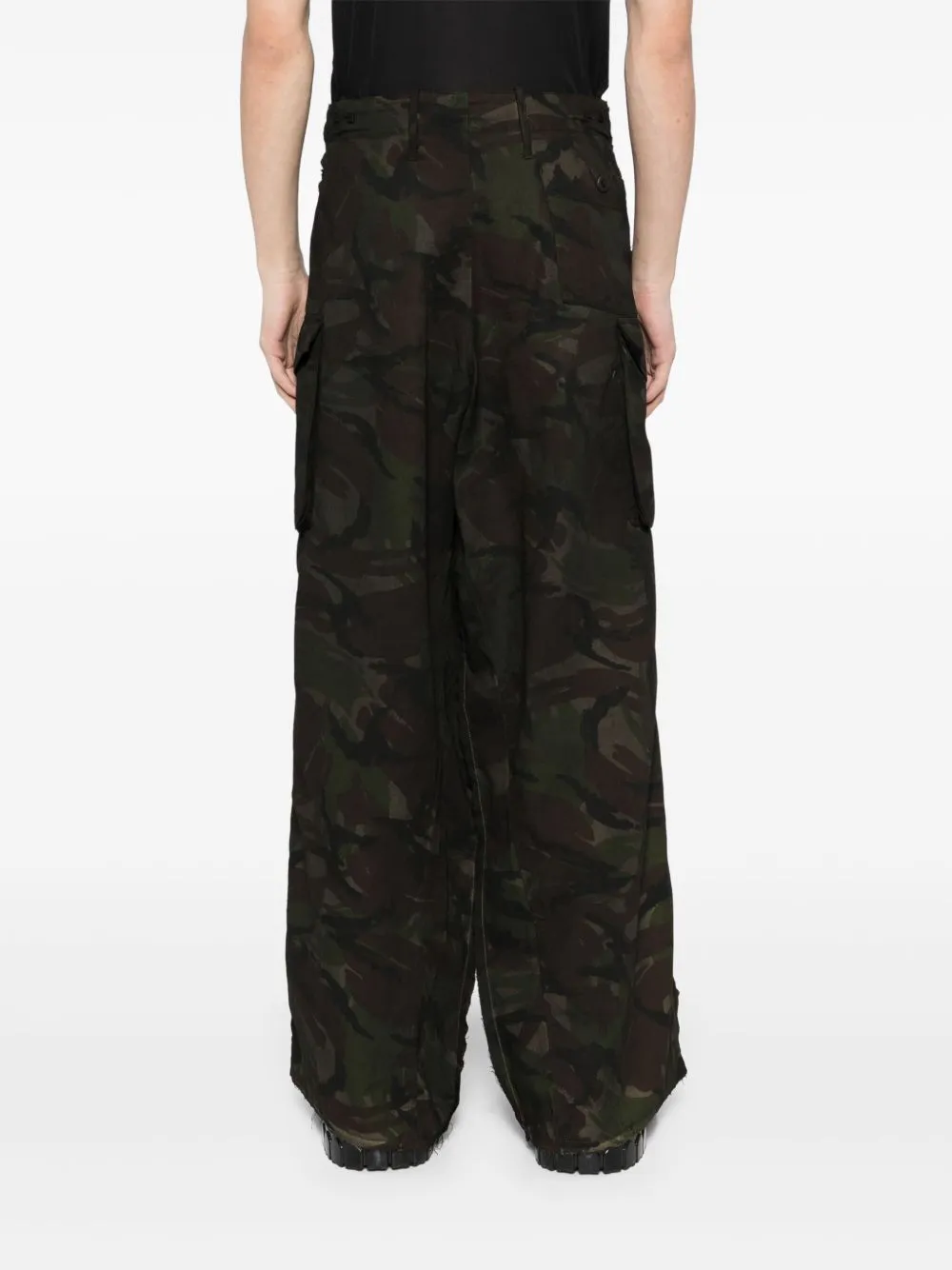 Camouflage-Print Cargo Trousers