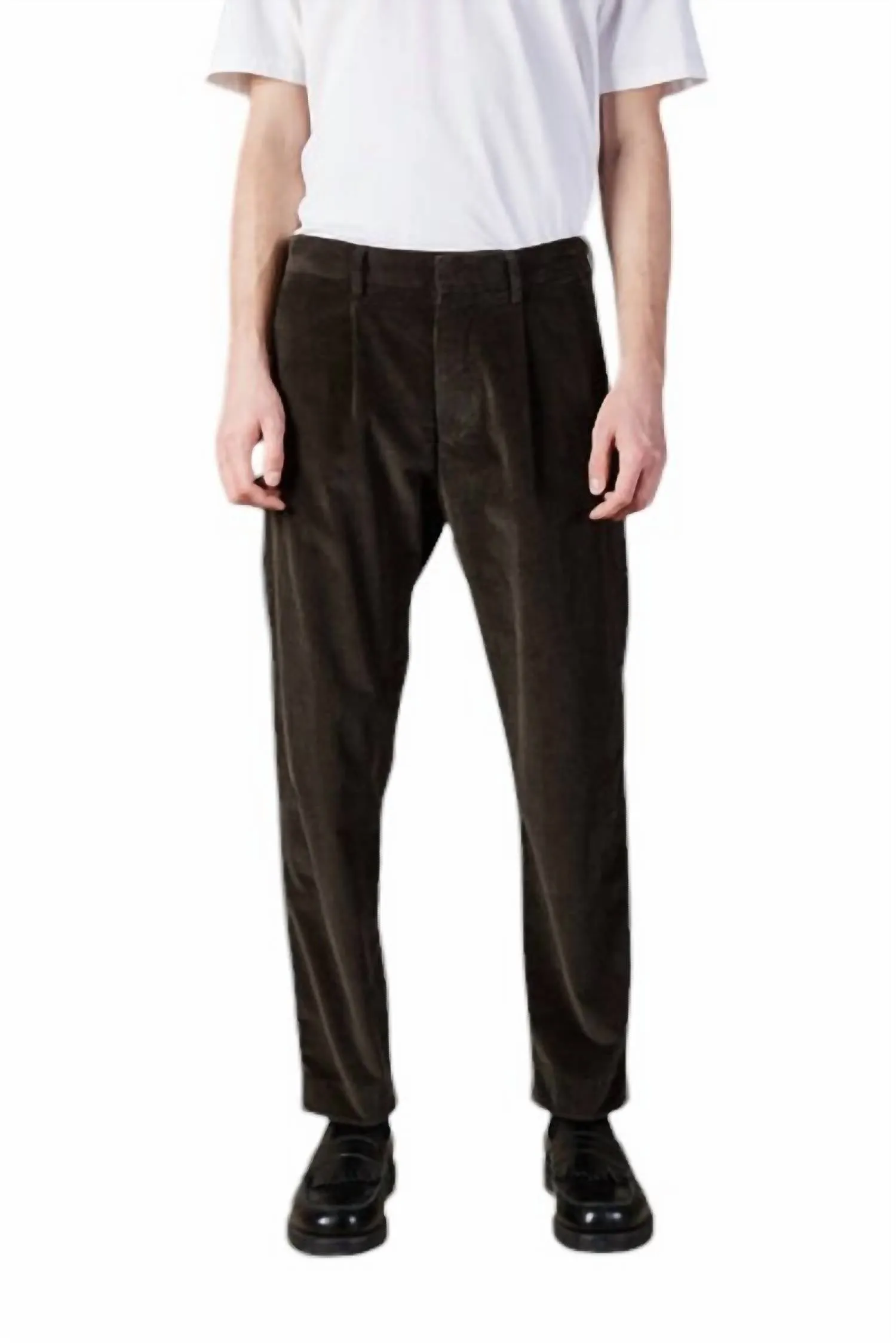 Men's Relaxed Corduroy Trouser In Dark Army