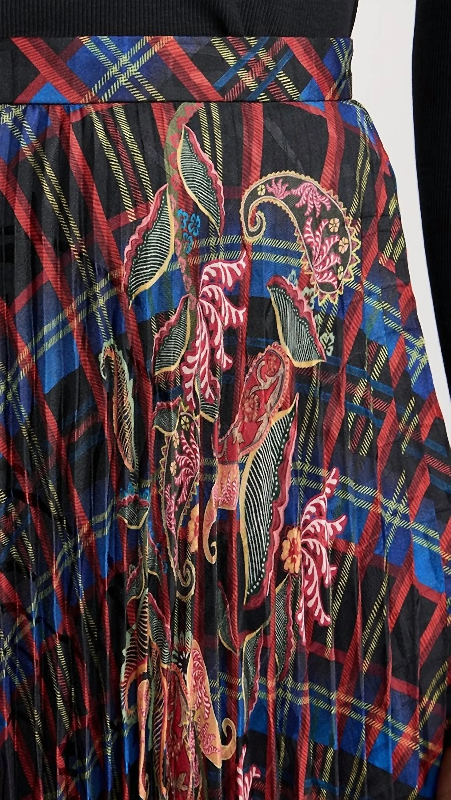 Zuri Embossed Pleat Skirt In Tartan Border